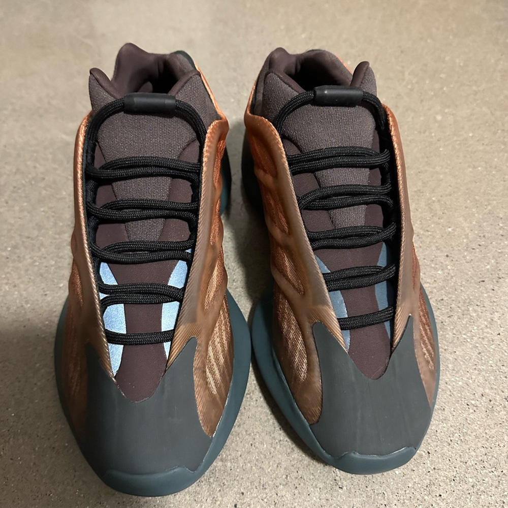 Yeezy 700 V3 - Orange